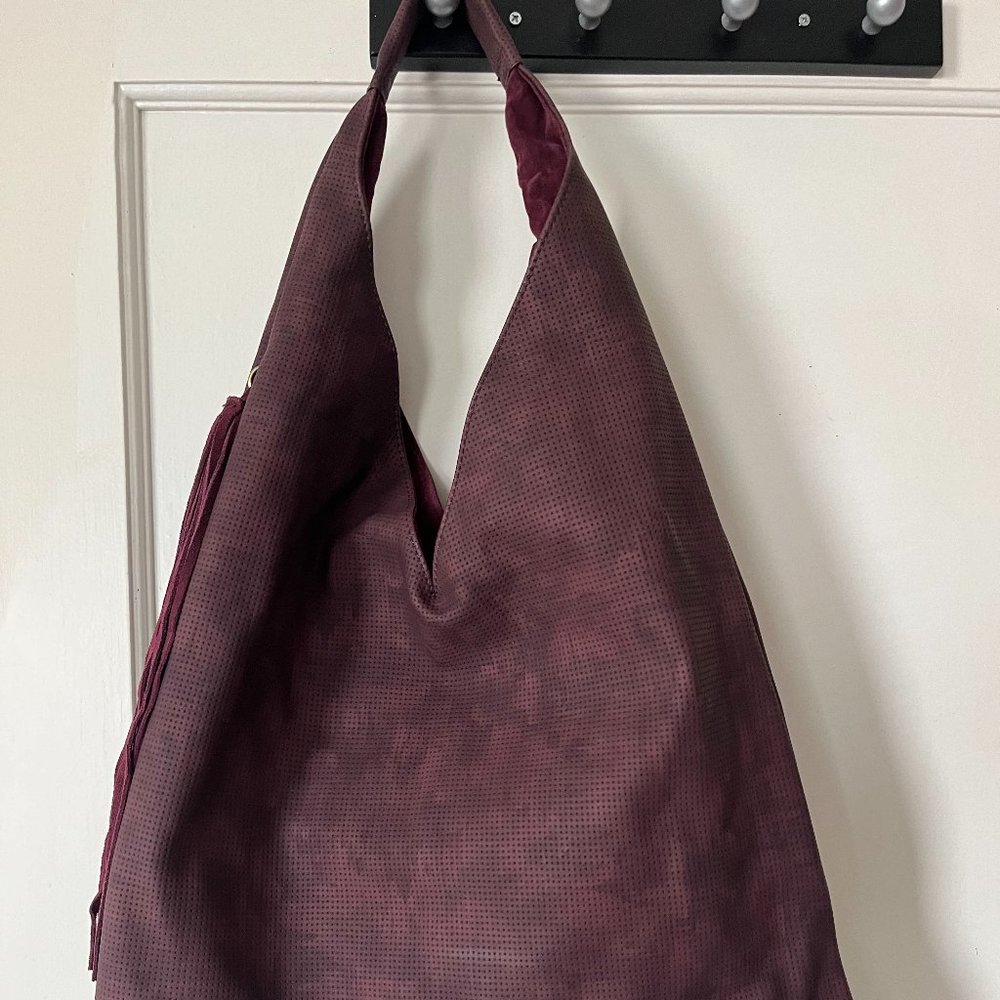 🌟 Boho-Chic Maroon Oversized Purse with Stylish Fringe 🌟